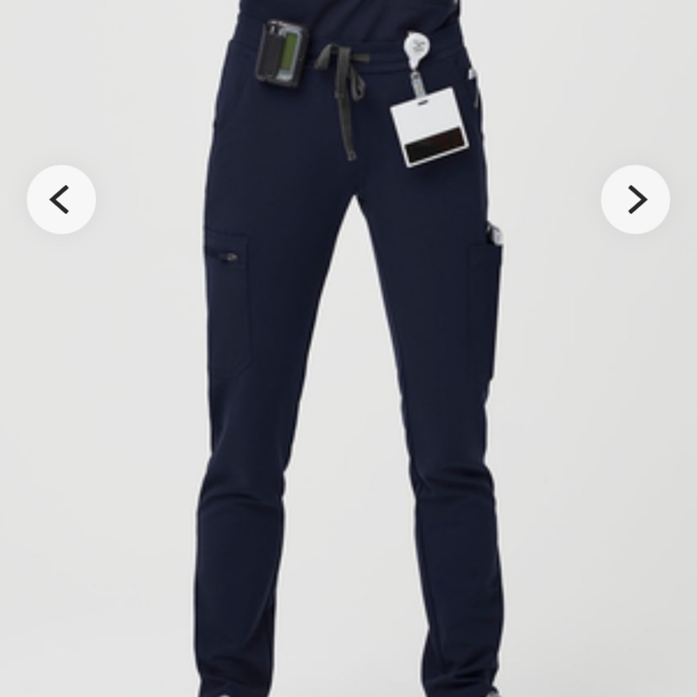 FIGS Yola skinny scrub pant from the Technical collection. Petite length. NAVY
